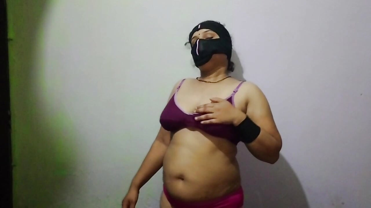 Hot pussy Siyani sister-in-law's orgasm
