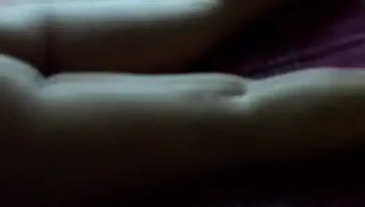 Cewek semok rambut pirang ini pagi-pagi