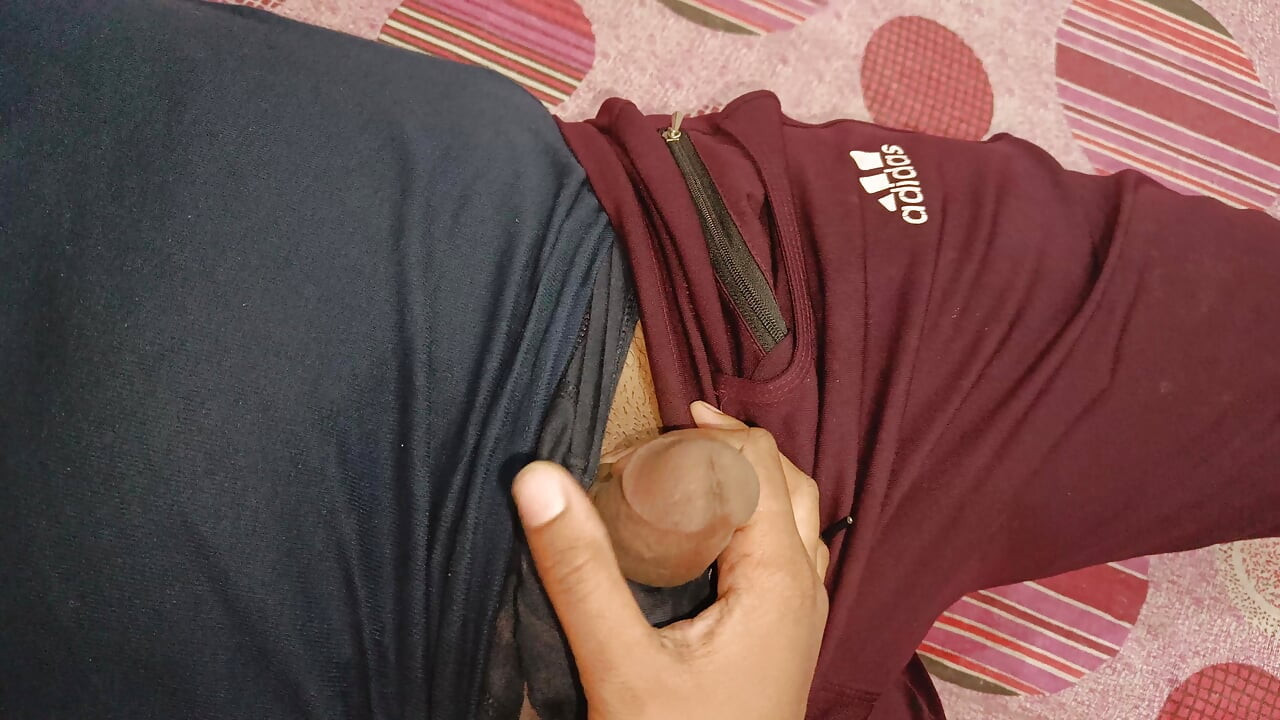 بهابي الهندية كانت تمص زب ديفر باليد MMS