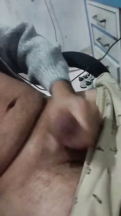 I masturbate while talking about sex with my girlfriend.