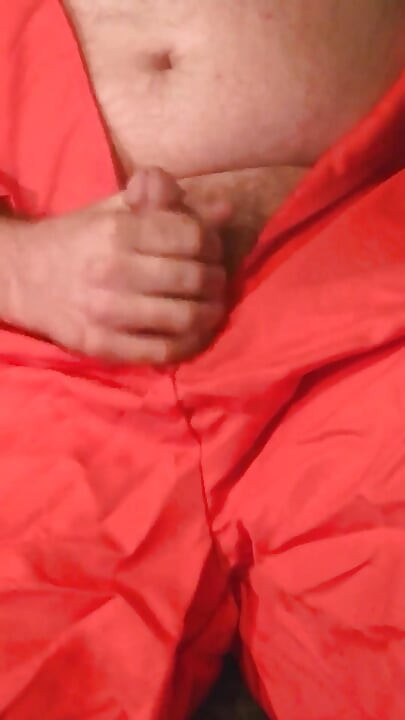 هرب الآن يستمني