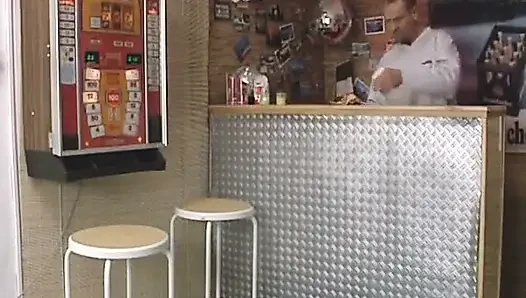 Almanya'dan sevimli genç kız sıkı amcığını parçalatıyor