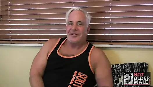 Üvey baba Ayı Steve Lucas
