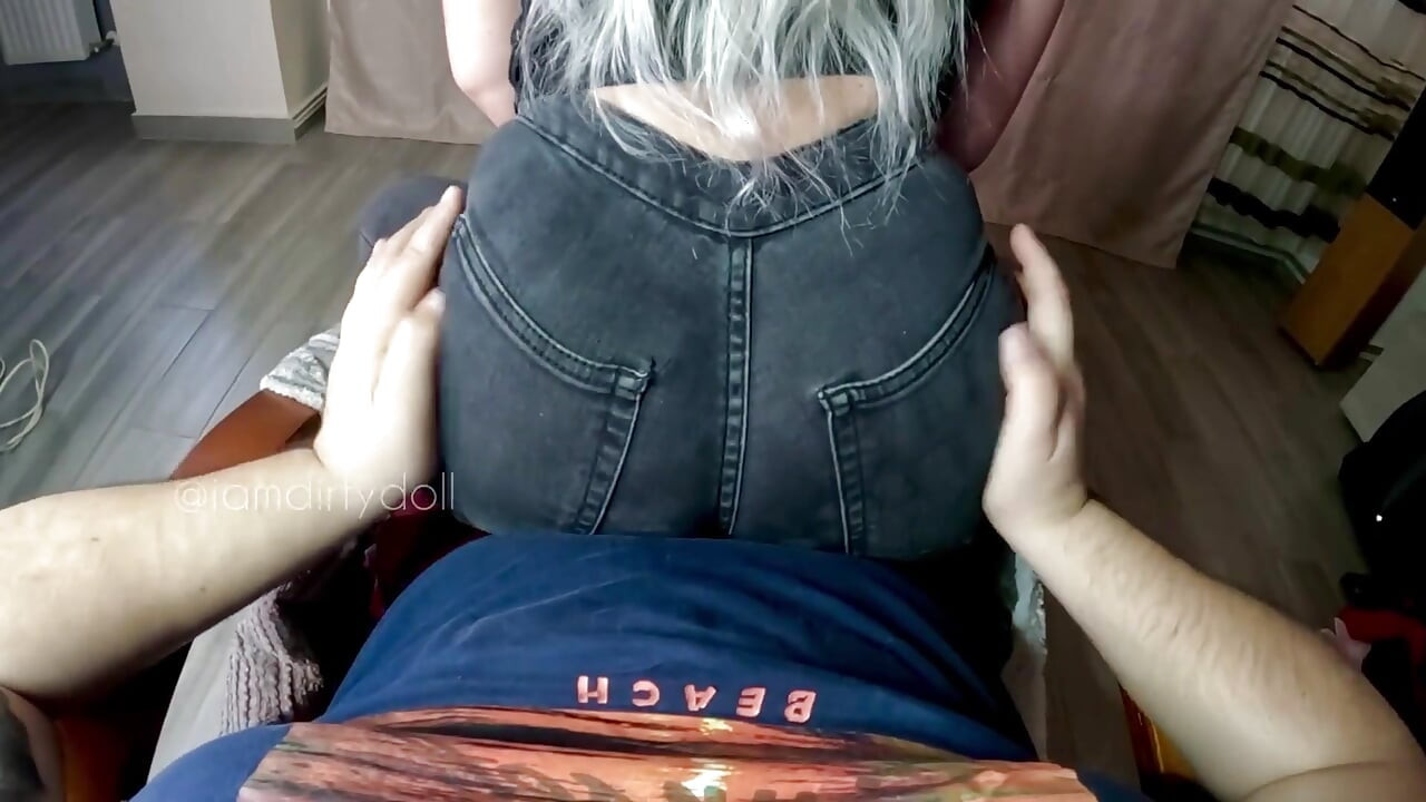 POV Scheten laten in je schoot in jeans