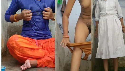 温泉はインドの女子高生は裸のお風呂を取り、彼女自身を運指し始めます