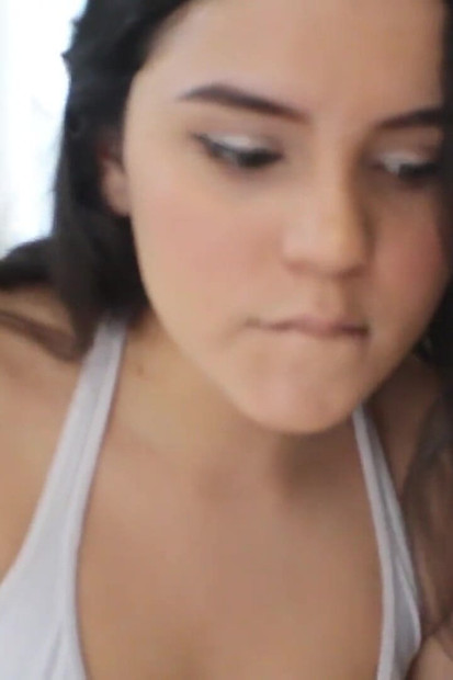 Saya mengetahui bahawa abang tiri saya berkongkek dan itu membuatkan saya sangat miang, begitu banyak sehingga saya akhirnya mengongkeknya.