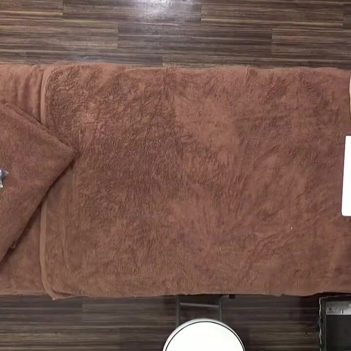 우아한 귀환, 미시 매력의 몸집이 작은 미녀는 럭셔리한 확장 오일 마사지를 요청합니다 - 1