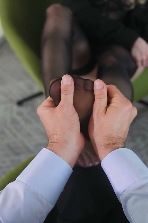 You Massage Alexa Flexsy's Sore Feet and Get a Happy Ending