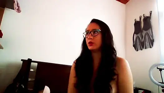 Mahasiswi ini dientot sama teman sekamarnya sendiri