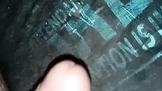 Mian Khalifa suya baktı ve boşalttı💦