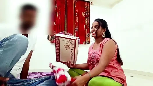 Abang tiri merayakan Raksha Bandhan sama adik tirinya sendiri