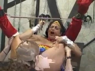 Mellie D makes a horny Wonder Woman