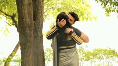 भारतीय साड़ी चुंबन शरारत वीडियो