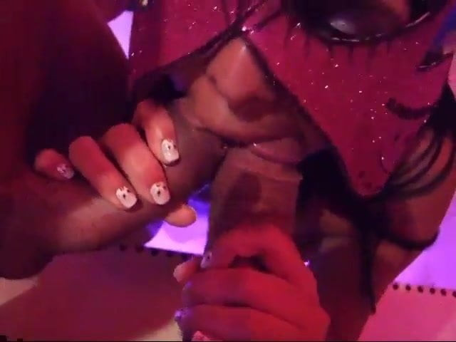 Brazilska drolja puši kurac 2 momka