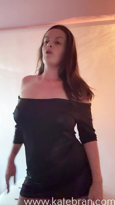 Sexy milf sekretářka pomalu striptýz ukázala velká prsa