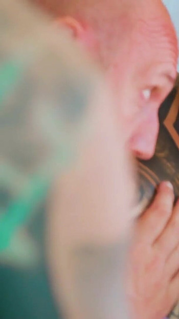 ITALIJANSKI VELIKI KURAC U FFM ANALNOJ TROJCI SA 2 NAPALJENE TETOVIRANE RIBE | Klip 1