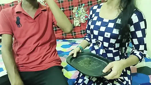 Desi Ladki Guse Me Ayi или Apane Chachi Ko Boli Muze Chodo Man Kar Raha Hai