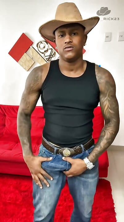 Black Agroboy chce cię przelecieć.
