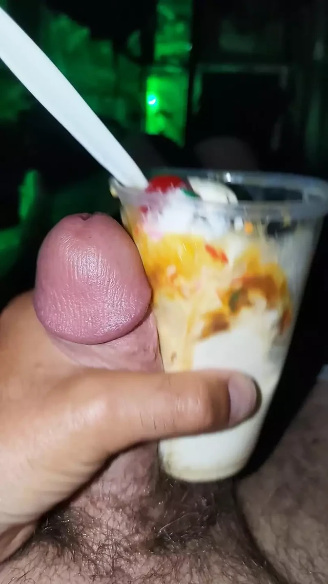 Slow Motion Ice Cream Sundae Cum