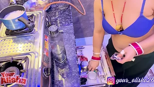 Alisha yenge yemek pişirirken sikiliyor sammy sins