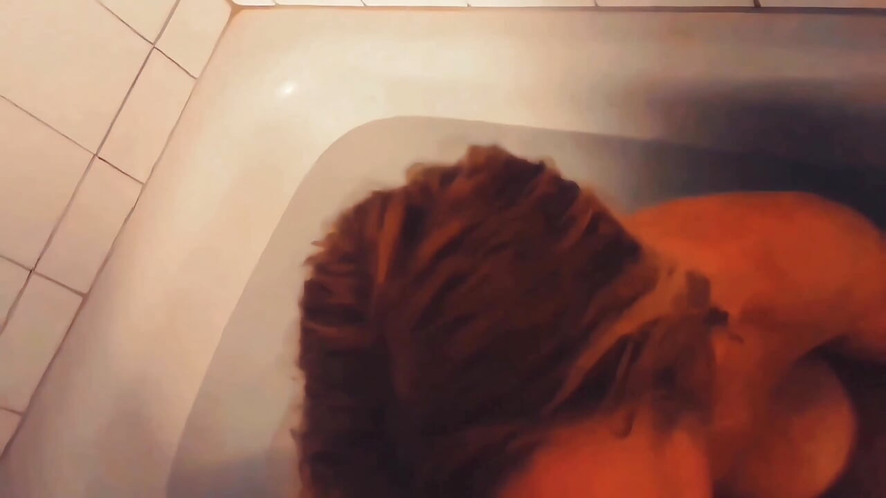 Femme blonde mature profite du sexe au crépuscule