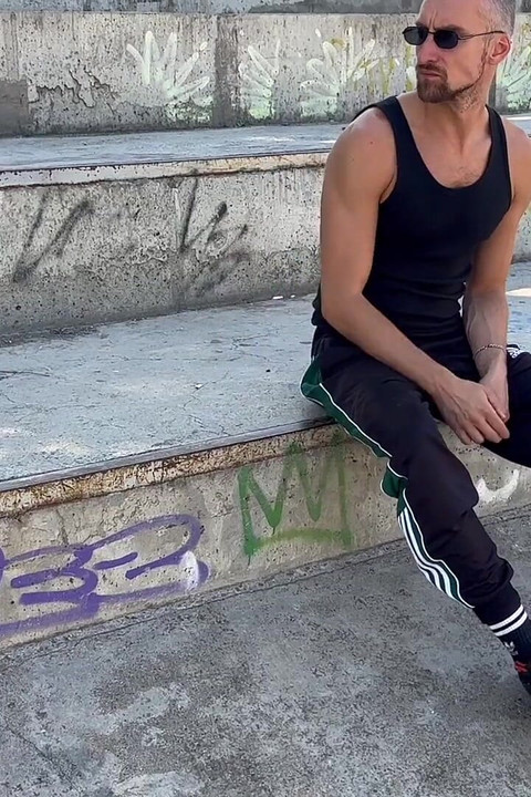 He Noticed a Guy He Saw on a Gay App, and Asked Him to Have Sex Right Then and There. He Fucked a Skateboarder on a Fire Escape