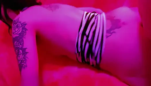 Succubus karımın ruhumu emmesine ve o amcığı boşaltmasına izin verdim