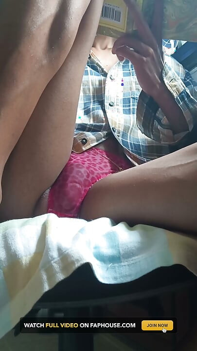 POV: Piso sub olhando minhas pernas