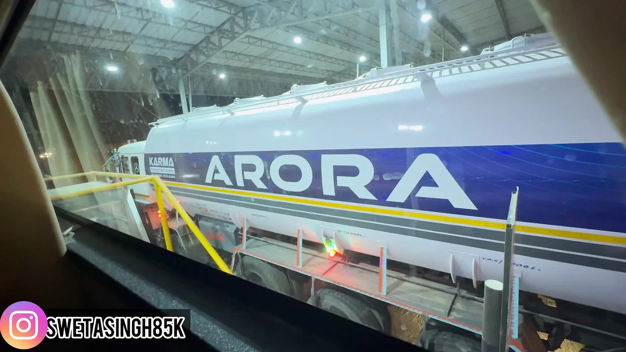 Video of Fucking a Girl in a Moving Bus