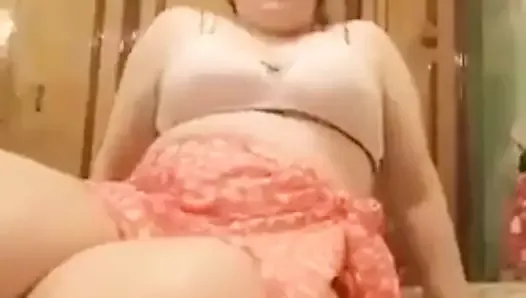 Beautiful aunty show her boobs and body