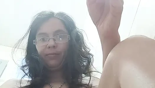 Jessy im badezimmer