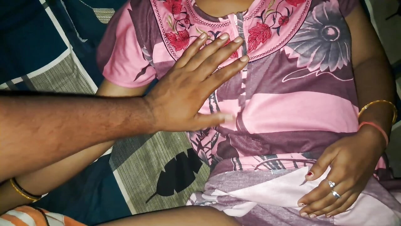 Pados ke uncle ne mujhe ghar main akela pake mere saath mast sex kiya aur maal mere upar hi nikal diya