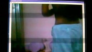 Heißes indisches Bhabhi vor der Webcam