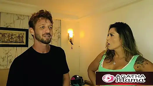 Agatha Mama in Mein Freund aus Rio verlor keine Zeit, sie kam mit einem Feuer zu mir.