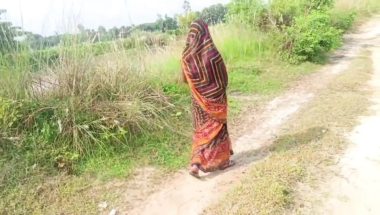 village hot bhabhi urineing xxx video