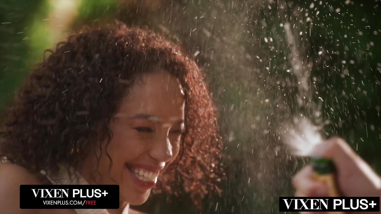 VIXENPLUS - infidela obraznică Alexis are parte de sex anal