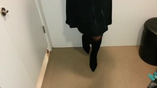 Stivali in pelle scamosciata nera con collant 2