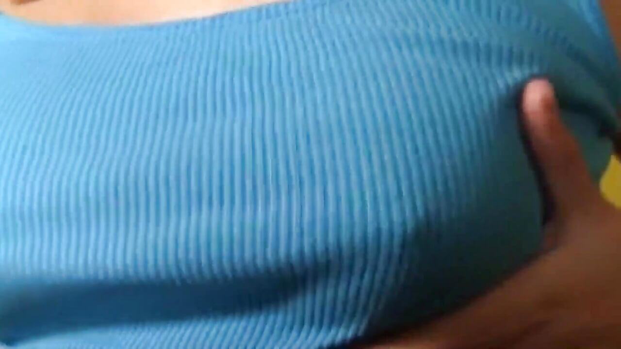 अप्रत्याशित विशाल लंड ने कमसिन काले बाल वाली चूत को फैलाया