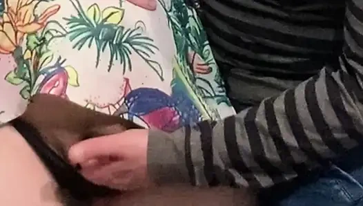 OMG! Cewek ini ngebiarkan aku ngusap memeknya yang aduhai