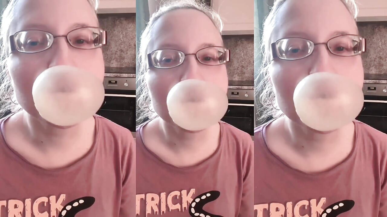 Asmr Huge Bubble Gum Sound Effects Listen in Headphones