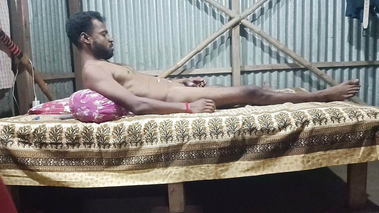 Desi yuva paripakv ankal.raat men masturbet karte hue maja lete hue vidiyo