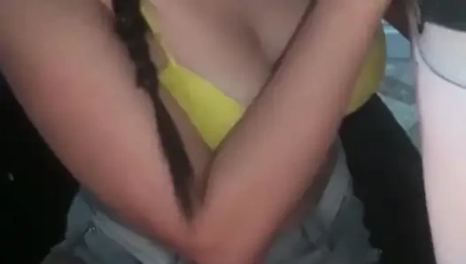 Sie liebt es, sperma in ihren mund zu nehmen