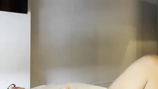 Siyah yarak oyuncağım boşalıyor