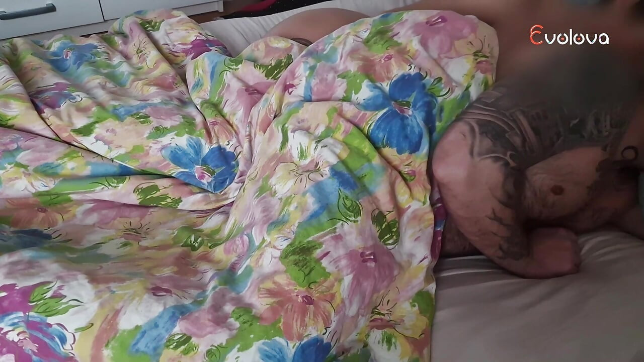 Quente morena milf o excita grosseiramente e leva o que ela quer - Evolova Sex Doll