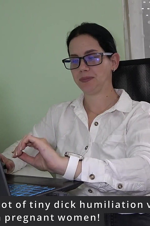 Krásná Anna Ponižuje Malého Ptáka Svého Šéfa