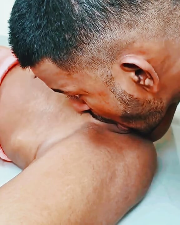 Sanjana และ Aniket เย็ดกันอย่างหนักและเปลือยโป๊ในห้อง