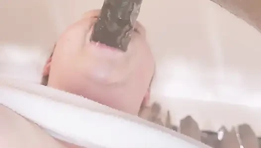 Cewek semok amatir nyepong kontol sampai dicrot sperma