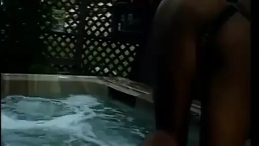 Cewek nakal kulit hitam dengan toket aduhai dientot sama kontol besar selesai nyepong kontol di luar ruangan