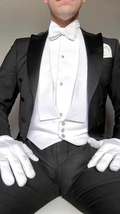 สุภาพบุรุษในหางชักว่าวในรองเท้าหนังสิทธิบัตรของเขา