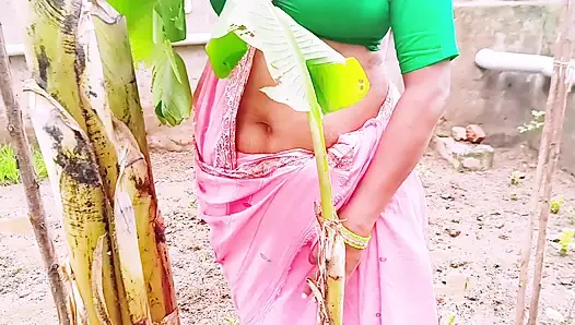 Деревенская формирующаяся горничная тайно землевладельца с грязным разговором Телугу